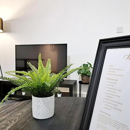 Stylish 2 Bed Apartment With Free Parking, Speed Wifi, Free Parking Colchester Buitenkant foto