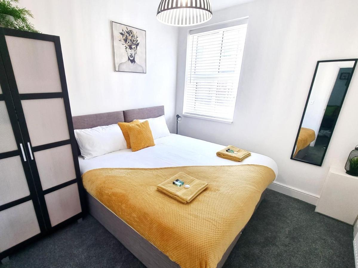 Stylish 2 Bed Apartment With Free Parking, Speed Wifi, Free Parking Colchester Buitenkant foto