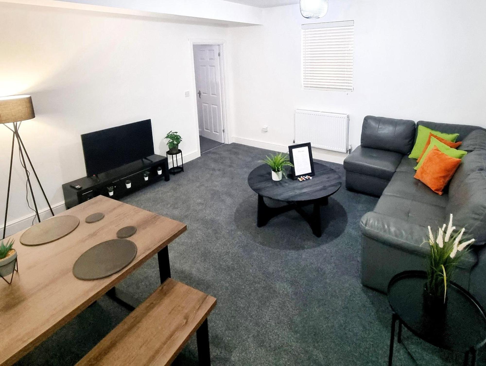 Stylish 2 Bed Apartment With Free Parking, Speed Wifi, Free Parking Colchester Buitenkant foto