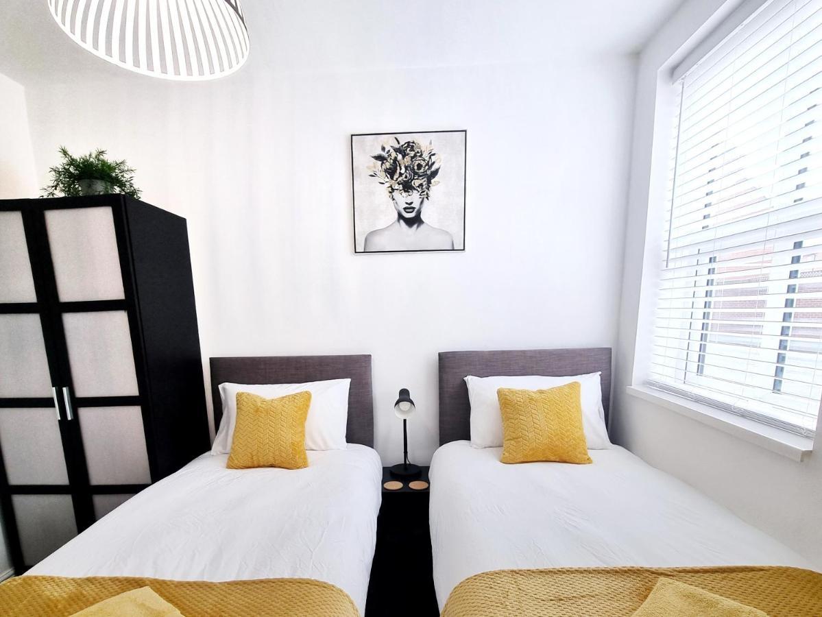 Stylish 2 Bed Apartment With Free Parking, Speed Wifi, Free Parking Colchester Buitenkant foto
