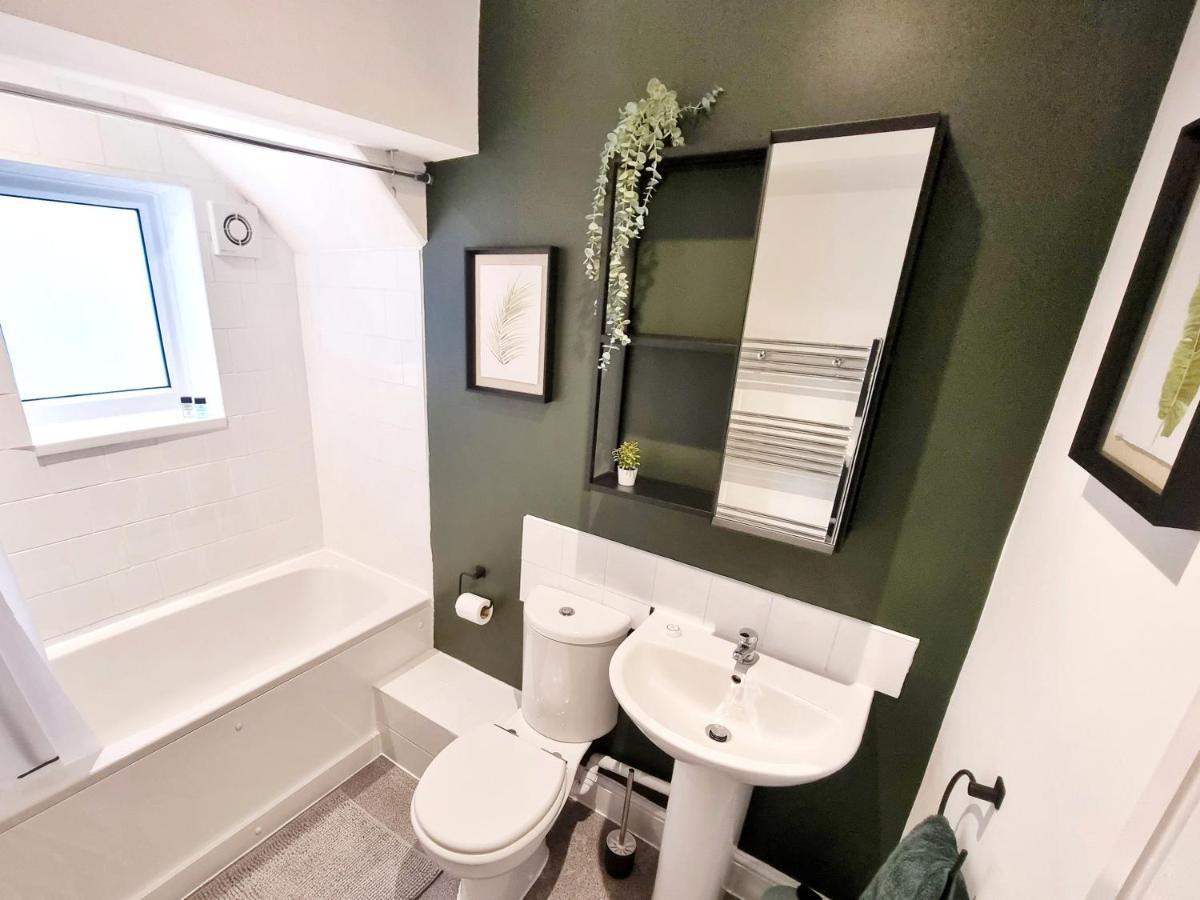 Stylish 2 Bed Apartment With Free Parking, Speed Wifi, Free Parking Colchester Buitenkant foto
